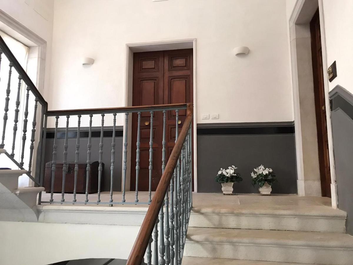 تراني Palazzo Romanelli B&B المظهر الخارجي الصورة