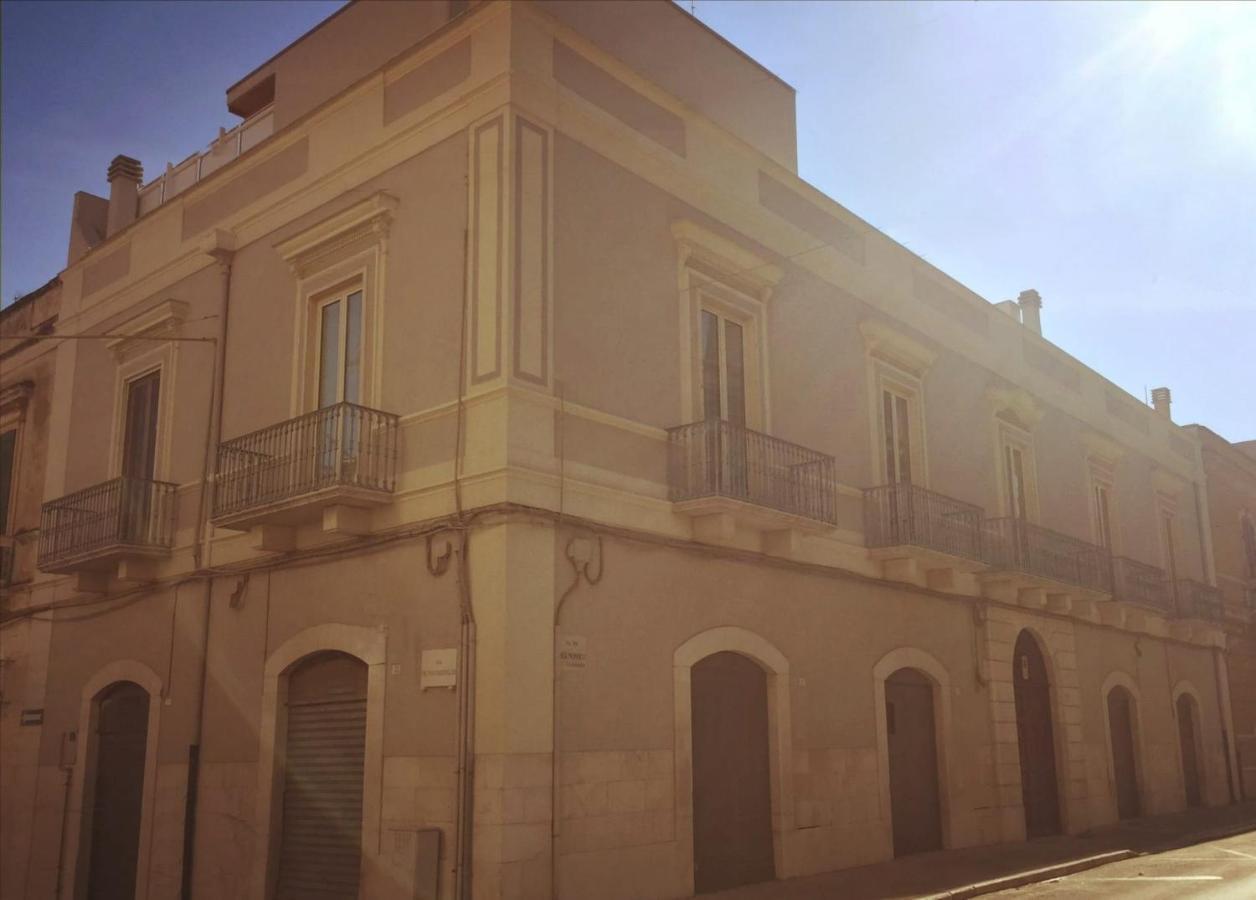 تراني Palazzo Romanelli B&B المظهر الخارجي الصورة