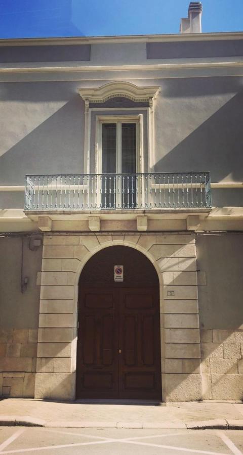تراني Palazzo Romanelli B&B المظهر الخارجي الصورة